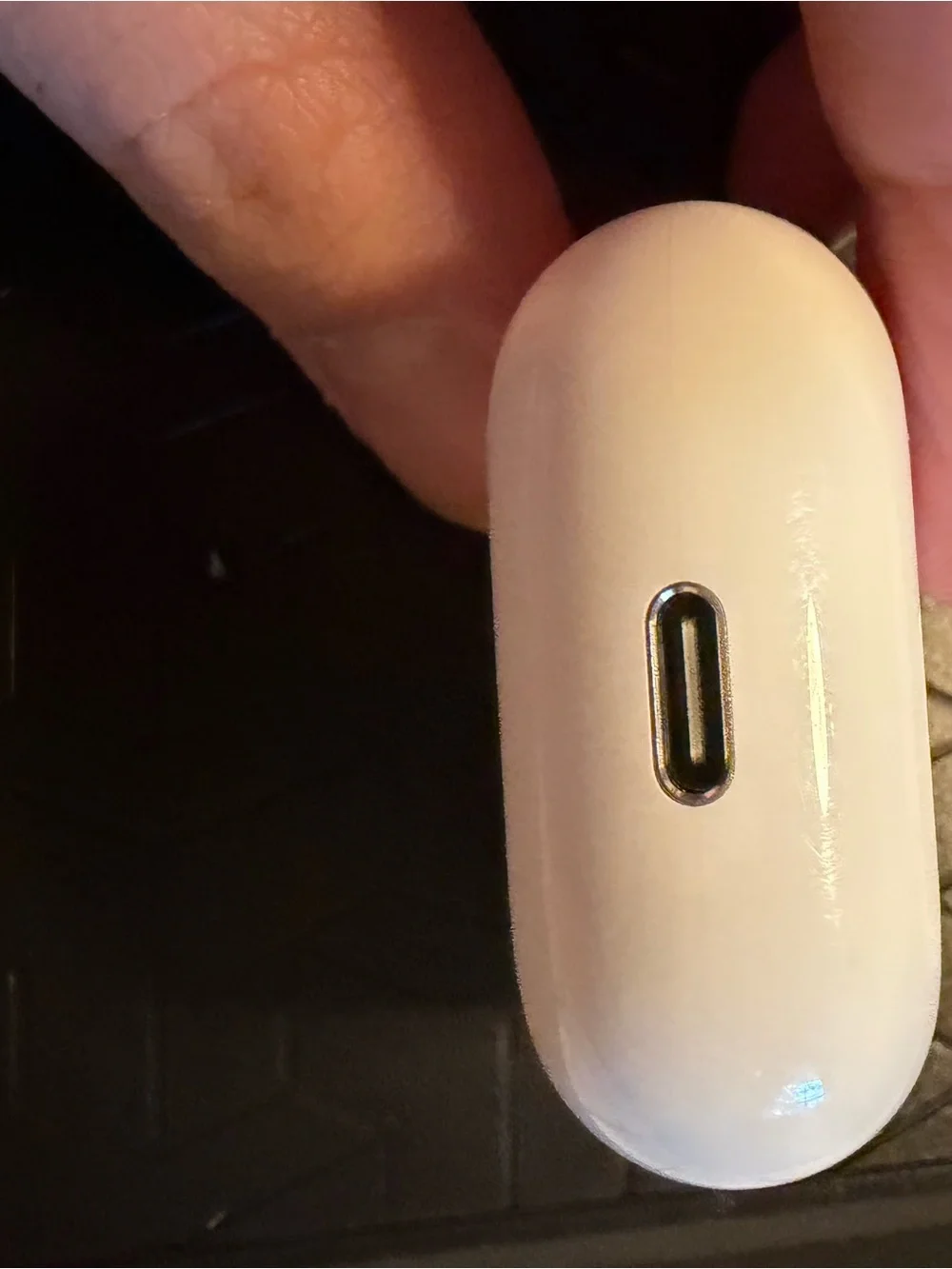 Apple Air Pods 4 (case and left ear pod only )